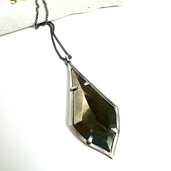 Kendra Scott Damon Necklace in Pyrite - Picture 4 of 4